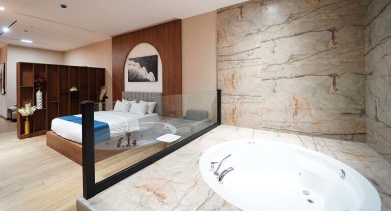 Grand Deluxe French Room